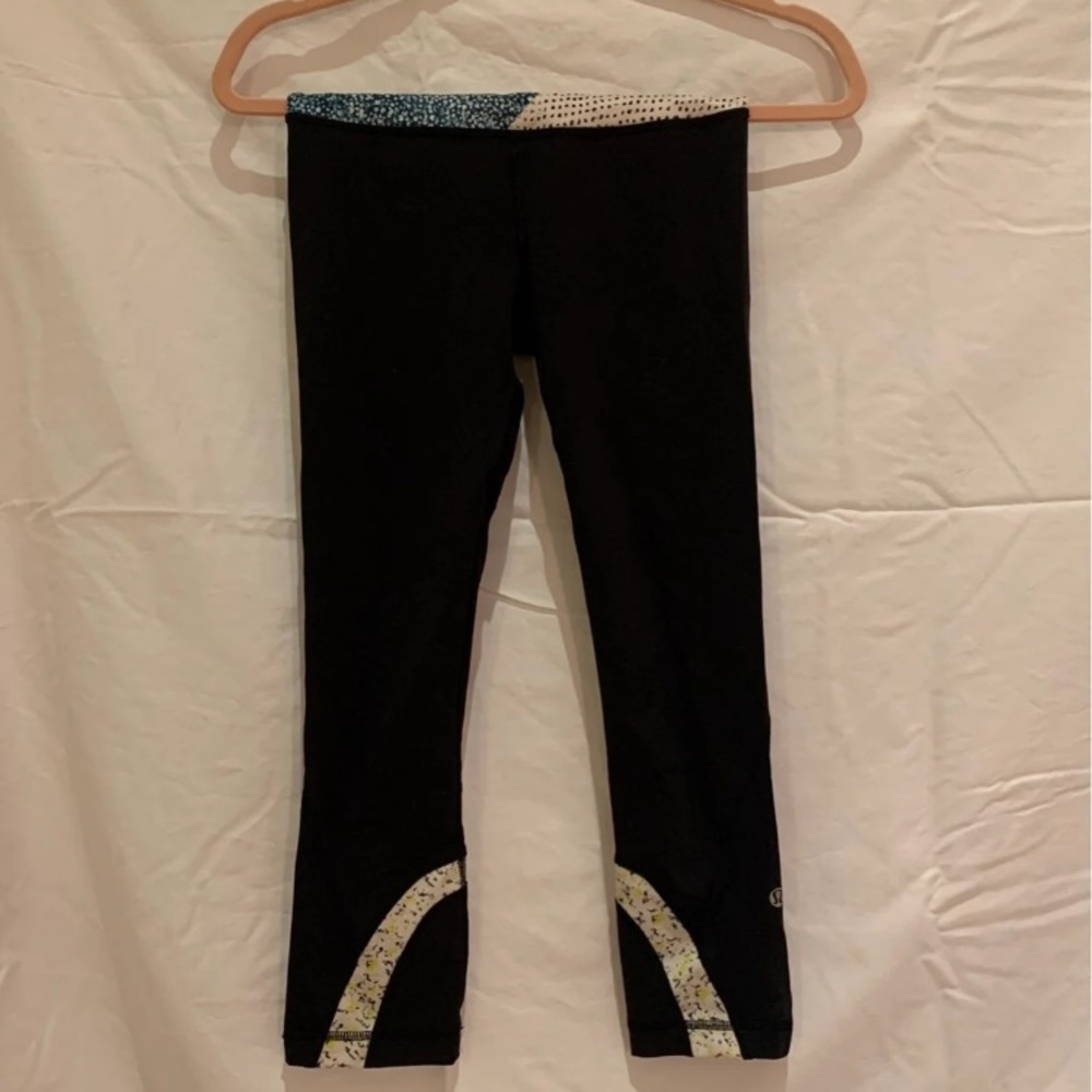 LULULEMON CROP W FLORAL DESIGN